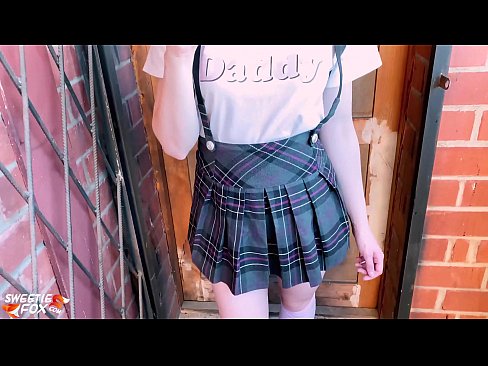 ❤️ Schoolgirl Sucks a dick gu domhainn agus fucks an àite clasaichean. ❤❌ Gnè càileachd leinn