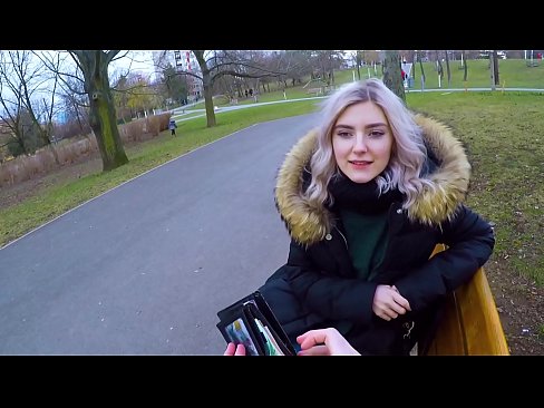❤️ Swallows hot cum coigreach airson airgead - blowjob anns a 'phàirc le Eva Elfie ❤❌ Gnè càileachd leinn